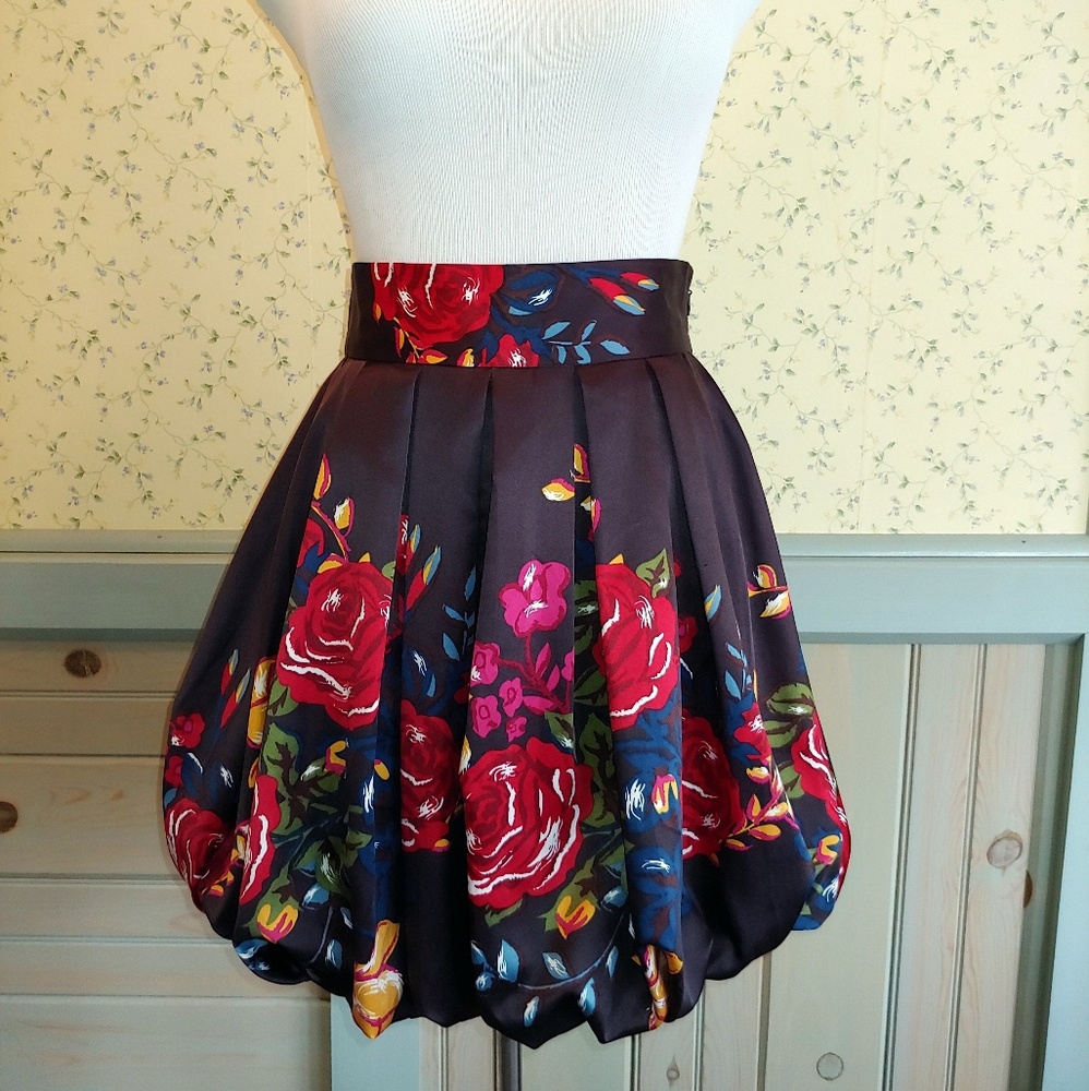 Twenty One floral balloon style mini skirt 🌺